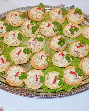 Тарталетки с начинкой из крабовых палочек