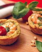 Тарталетки с песто и креветками