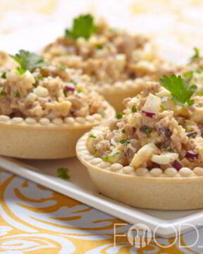 Тарталетки с рыбными консервами