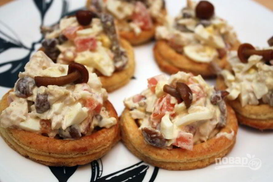 Рецепт творожных тарталеток с куриным салатом