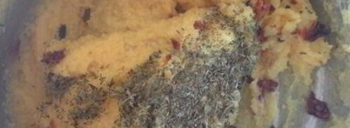 закусочные тарталетки из поленты с козьим сыром и помидорками черри. Шаг 3