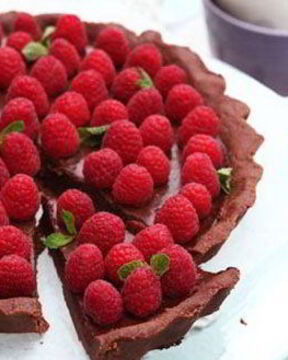 Шоколадный тарт с малиной