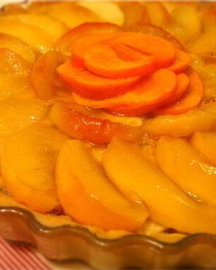 Тарт с карамелизованными яблоками