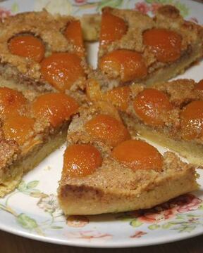 Тарт с консервированными абрикосами