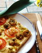 Тарт с креветками и луком-пореем