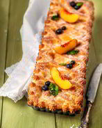 Тарт с персиками и заварным кремом