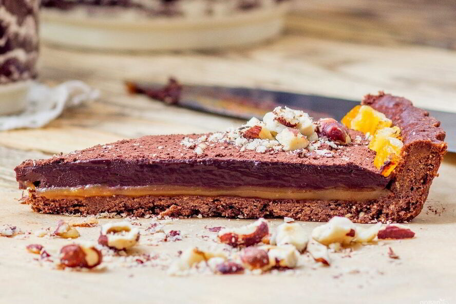 Рецепт тарта с шоколадным ганашем и соленой карамелью