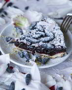 Тарт с жимолостью