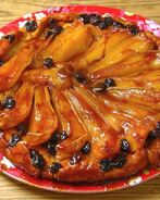 Тарт татен с грушами и изюмом