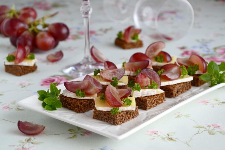 Рецепт тартинок с виноградом