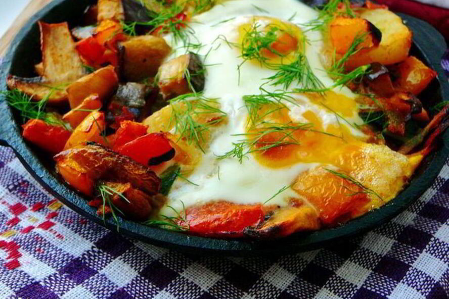 Рецепт картофеля с шампиньонами и яичницей