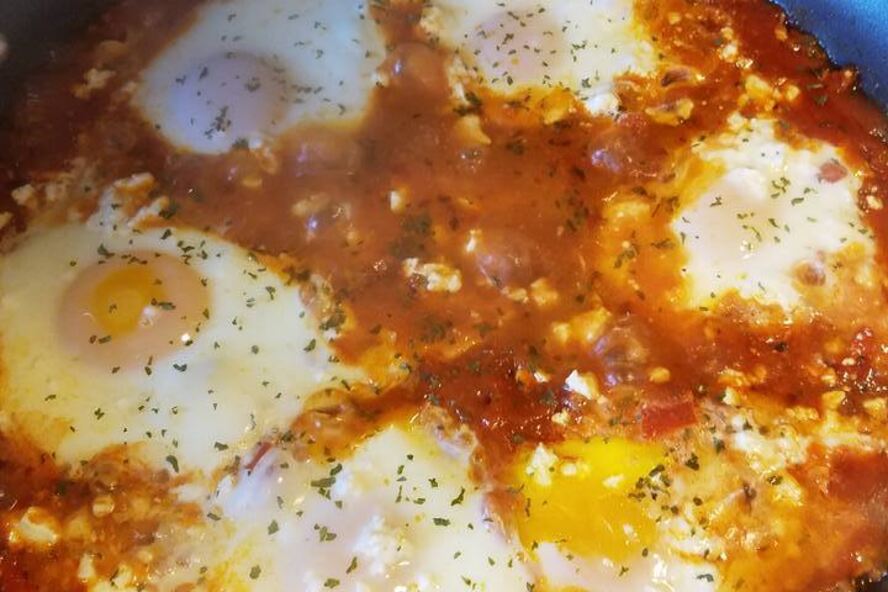 Рецепт шакшуки с брынзой