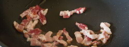 сливочная яичница-болтунья с грибами и беконом. Шаг 4