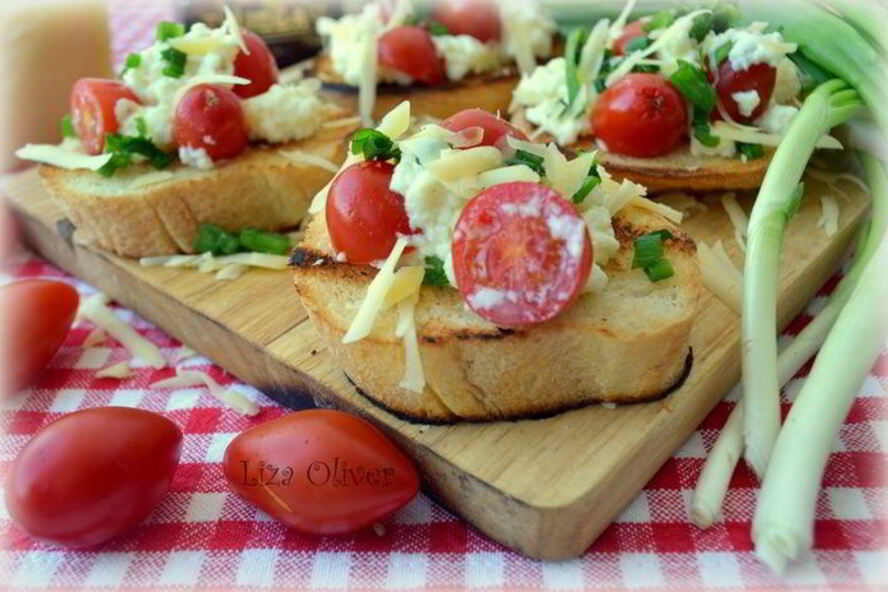 Рецепт яичницы-болтуньи с сыром джюгас на хрустящих тостах