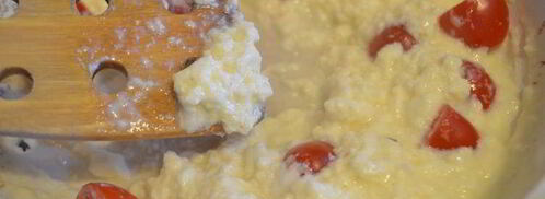 яичница-болтунья с сыром джюгас на хрустящих тостах. Шаг 5