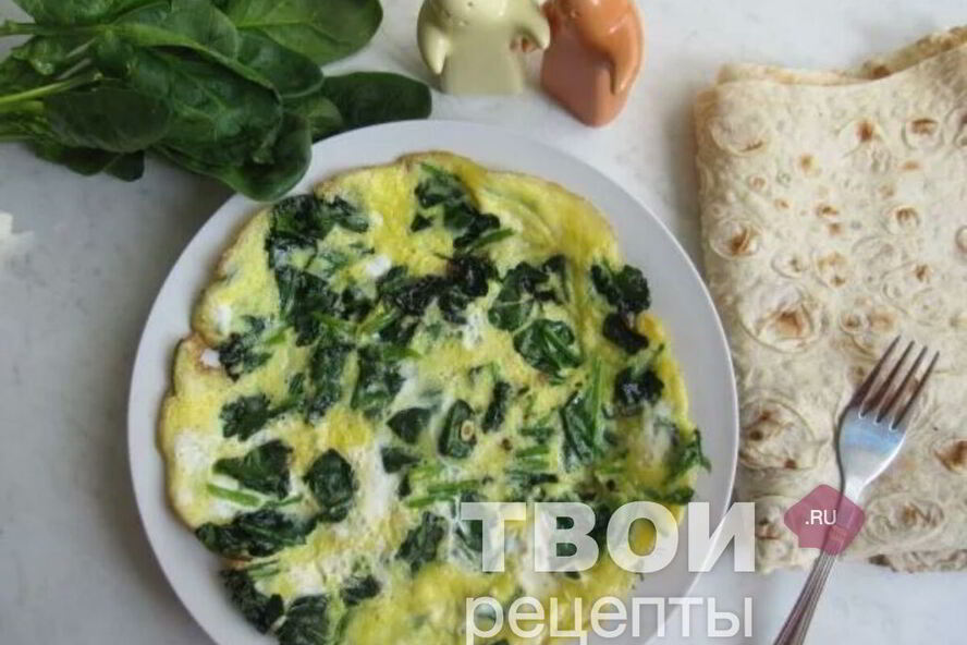 Рецепт яичницы-болтуньи со шпинатом и пармезаном