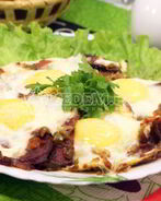 Яичница глазунья с помидорами и халапеньо