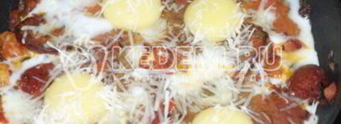 яичница глазунья с помидорами и халапеньо. Шаг 5