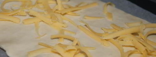 яичница на слоеном тесте. Шаг 4