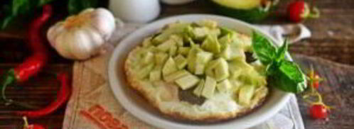 яичница с беконом и авокадо. Шаг 5