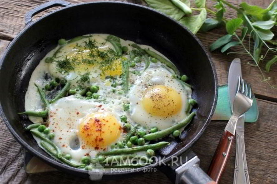 Рецепт яичницы с горошком и стручковой фасолью