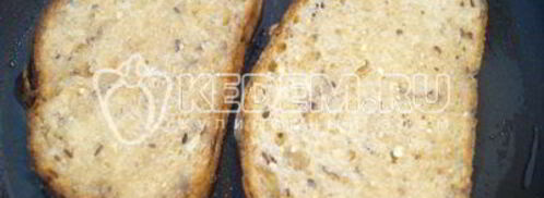 яичница с гренками и зеленью. Шаг 3