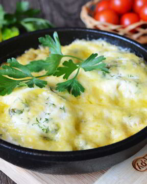 Яичница с кабачками и помидорами