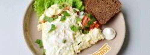 яичница с помидорами и базиликом. Шаг 7