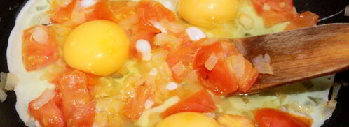 яичница с помидорами и луком. Шаг 5