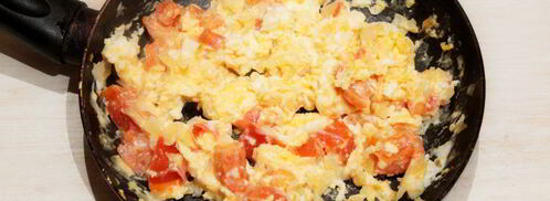 яичница с помидорами и луком. Шаг 7