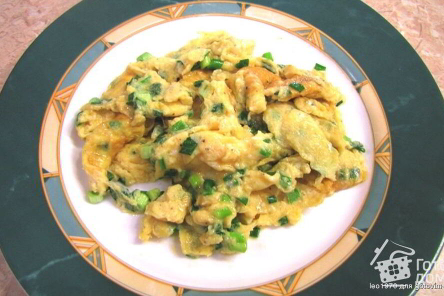 Рецепт яичницы с зеленым луком