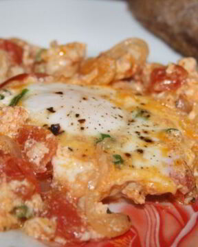 Яичница со сметаной