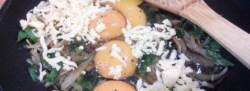 яичница в булочке. Шаг 3