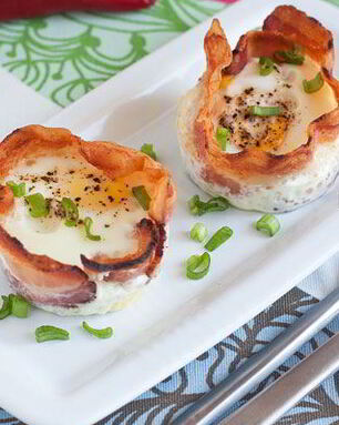 Яичница в корзиночках из бекона