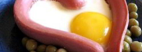 яичница в сосиске сердечком. Шаг 4