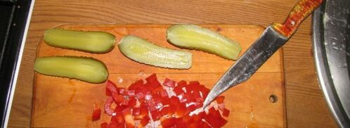 завтрак на двоих яичница сердечком. Шаг 4