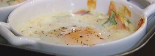 яйца, запеченные с ветчиной, сыром и травами. Шаг 7