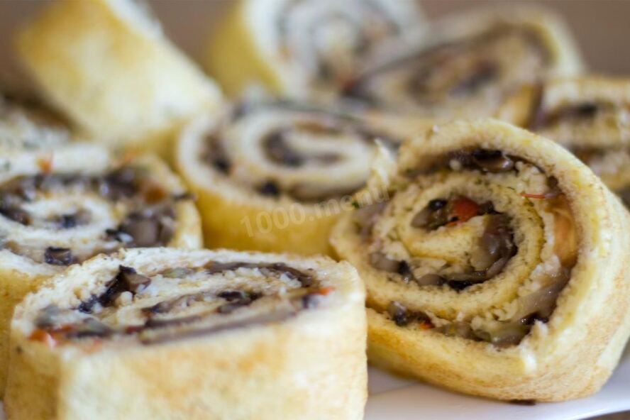 Рецепт закуски — бисквитного рулета с грибам