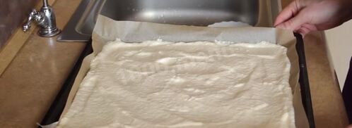 закуска — бисквитный рулет с грибам. Шаг 2