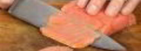 закуска из копченого лосося с яйцом и каперсами. Шаг 2