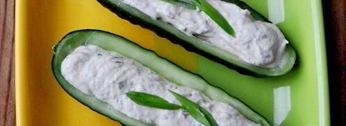 закуска из огурцов, фаршированных горбушей. Шаг 4