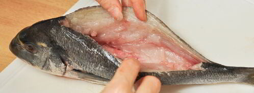 дорадо, фаршированная жюльеном из морепродуктов. Шаг 5