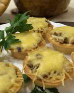 Курино-грибной жульен в тарталетках