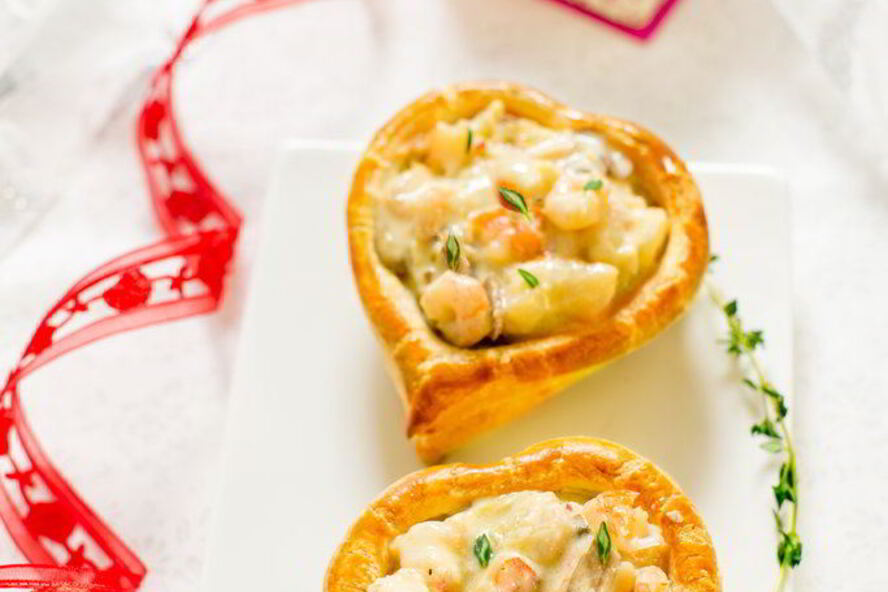 Рецепт слоеных сердечек с жюльеном из креветок