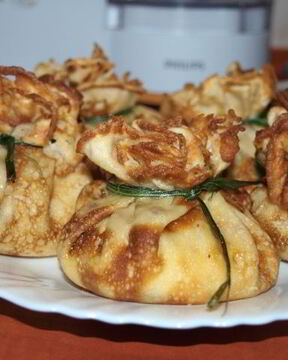 Жульен в блинных мешочках