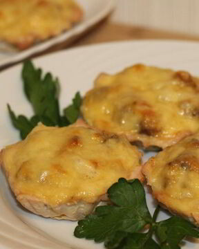 Жюльен в корзиночках из куриного филе